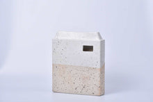 โหลดรูปภาพลงในเครื่องมือใช้ดูของ Gallery Large vase
